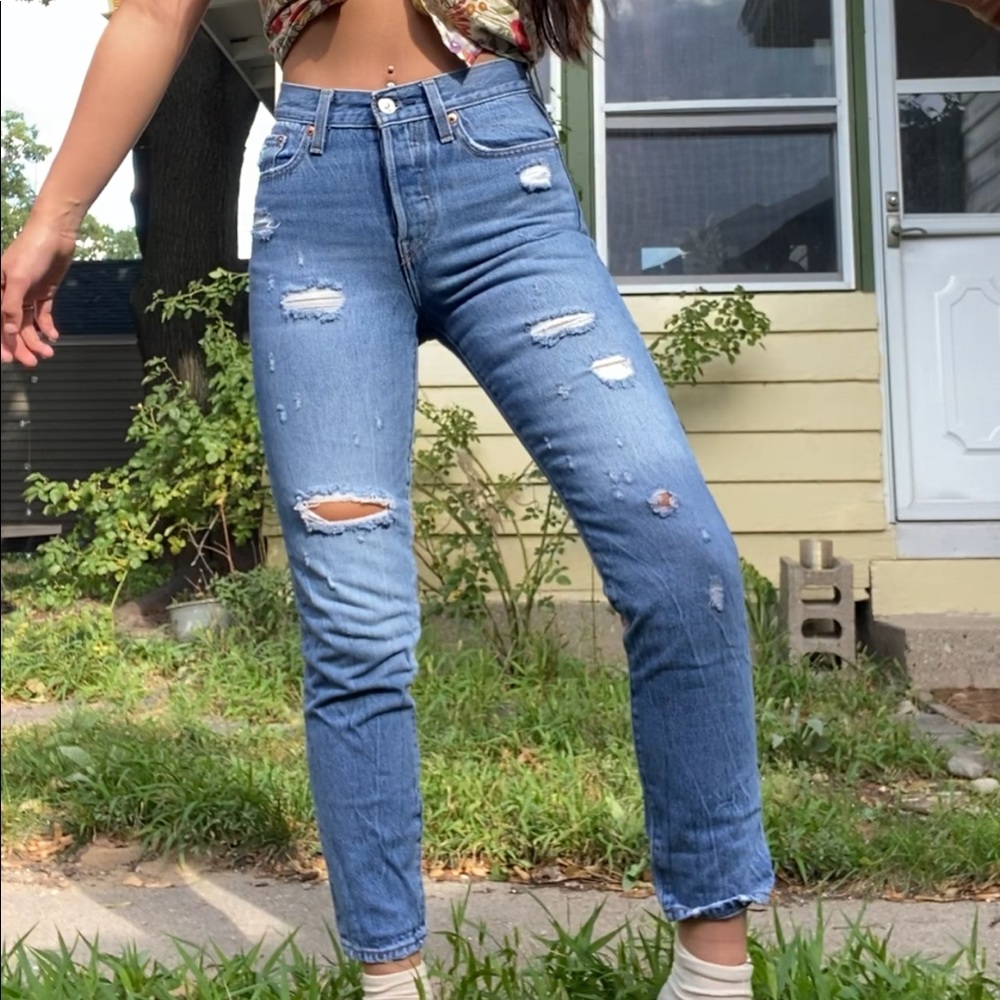 Levi’s High Waisted Mom Jeans